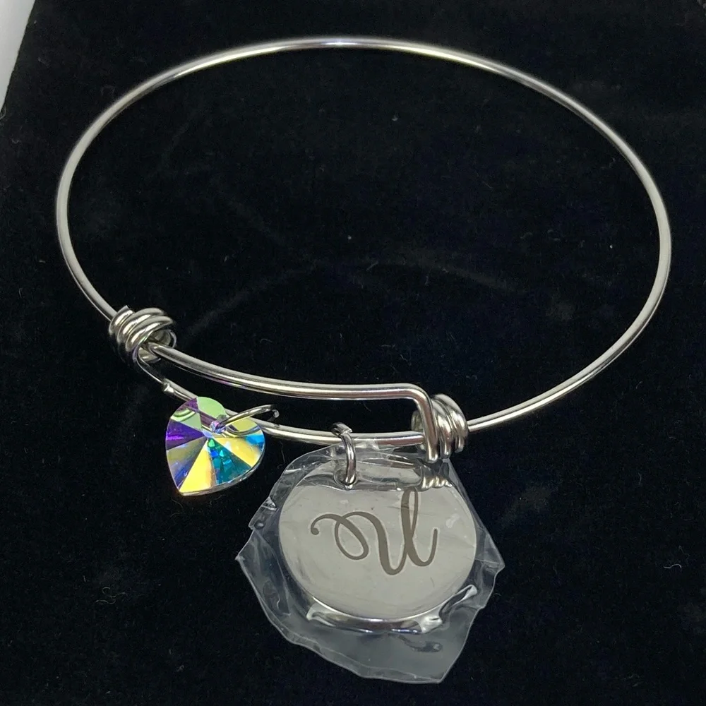 🆕 “U” Initial Adjustable Bracelet with Heart NWT 💜